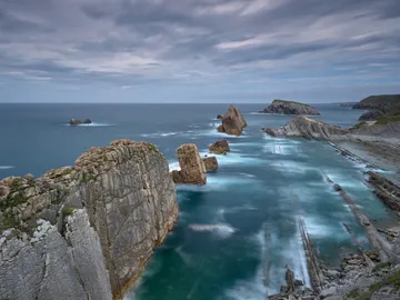Playa y piscinas naturales de Arnía, en Liencres (Cantabria) Playa y piscinas naturales de Arnía, en Liencres (Cantabria)
