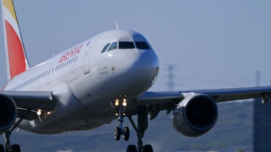 Imagen de un avión de Iberia despegando Imagen de un avión de Iberia despegando
