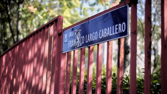 Placa de la calle Largo Caballero, en Madrid. Placa de la calle Largo Caballero, en Madrid.