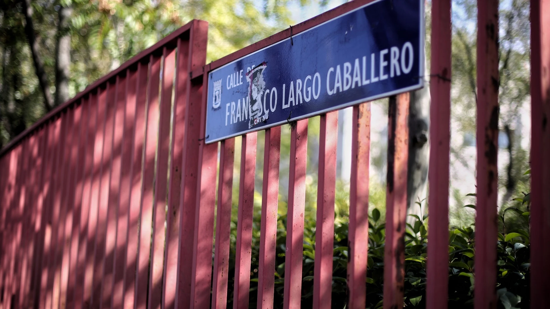 Placa de la calle Largo Caballero, en Madrid.