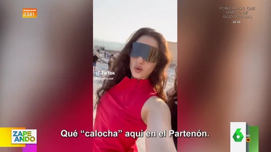 El comentado outfit de Rosalía para visitar la Acrópolis de Atenas: "Chulísimo para un sitio lleno de piedras" El comentado outfit de Rosalía para visitar la Acrópolis de Atenas: "Chulísimo para un sitio lleno de piedras"