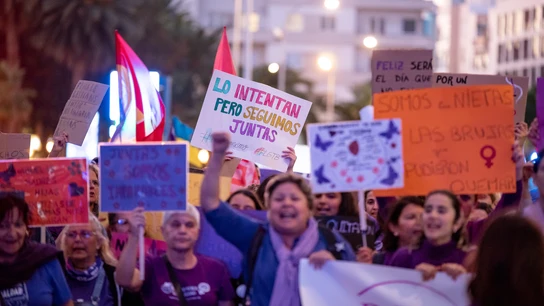 Cientos de personas durante una manifestación con motivo del Día Internacional de la Mujer Cientos de personas durante una manifestación con motivo del Día Internacional de la Mujer