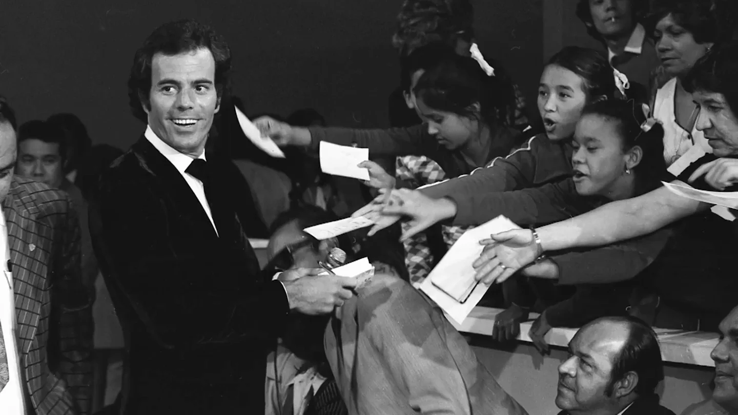 Rosa Villacastín desvela la espinita clavada con España de Julio Iglesias, el "mejor embajador" de la historia del país Rosa Villacastín desvela la espinita clavada con España de Julio Iglesias, el "mejor embajador" de la historia del país