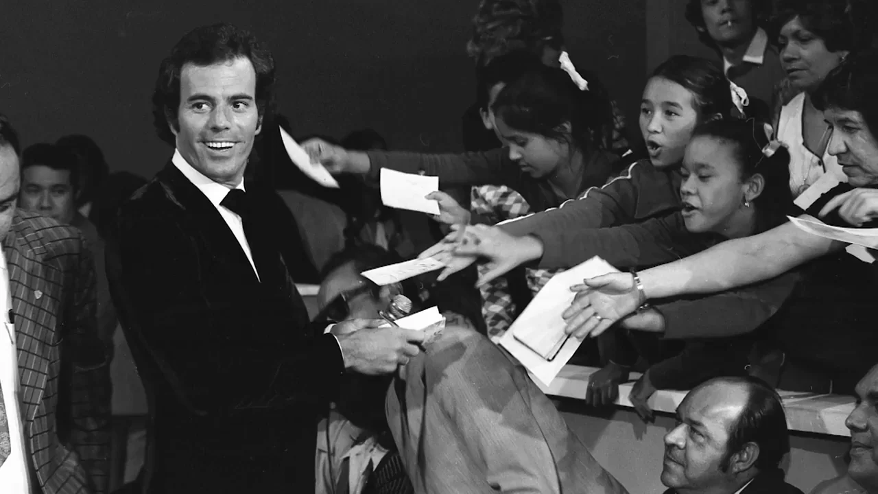 Rosa Villacastín desvela la espinita clavada con España de Julio Iglesias, el "mejor embajador" de la historia del país