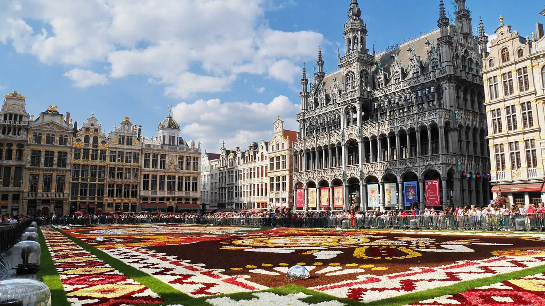 Todo lo que esconde la preciosa Grand Place de Bruselas