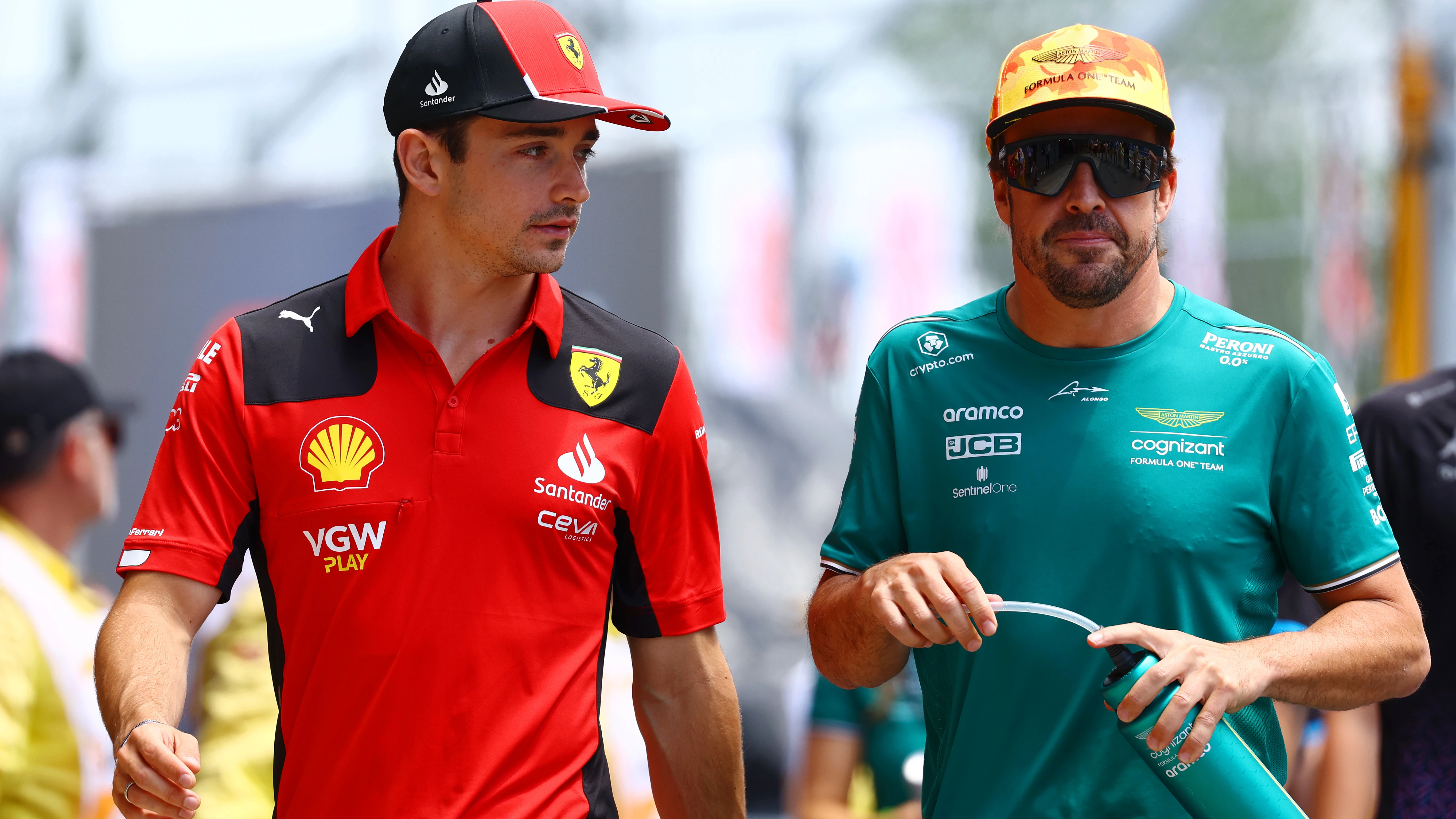 Charles Leclerc y Fernando Alonso