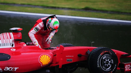 Fisichella saliendo de su Ferrari Fisichella saliendo de su Ferrari