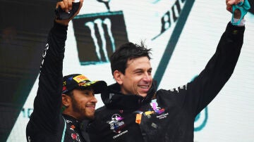 Lewis Hamilton y Toto Wolff