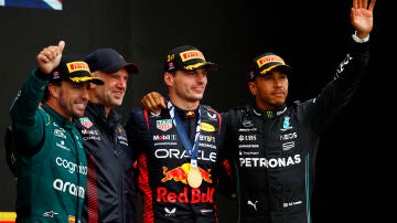 Fernando Alonso, Adrian Newey, Max Verstappen y Lewis Hamilton