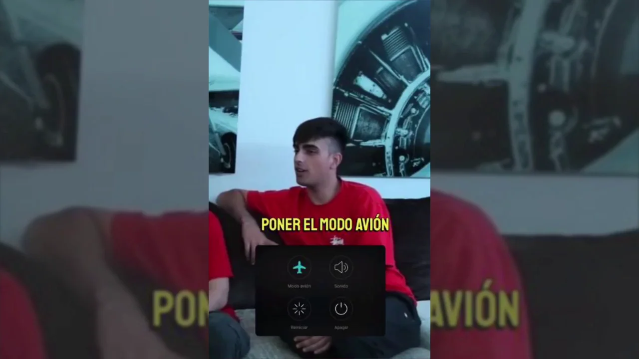Un piloto cuenta en TikTok los riesgos de no poner el m&oacute;vil en modo avi&oacute;n: "Nos meten en un problema"