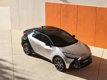 El superventas japonés se renueva: así es la nueva generación del Toyota C-HR El superventas japonés se renueva: así es la nueva generación del Toyota C-HR