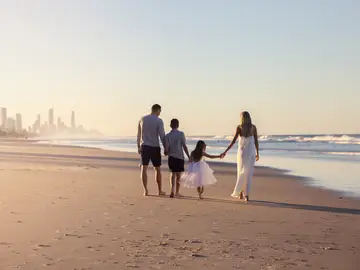 Familia de 4 personas visitando Australia