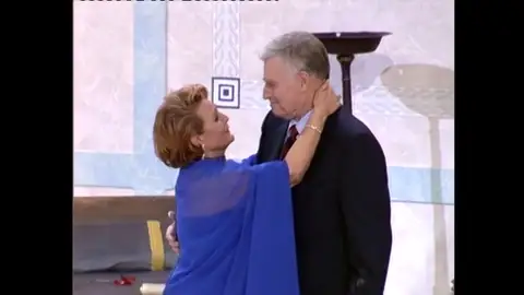 El beso entre Carmen Sevilla y Charlton Heston 27 años después de rodar 'Marco Antonio y Cleopatra'
