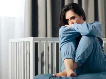 Mujer con depresión posparto Mujer con depresión posparto
