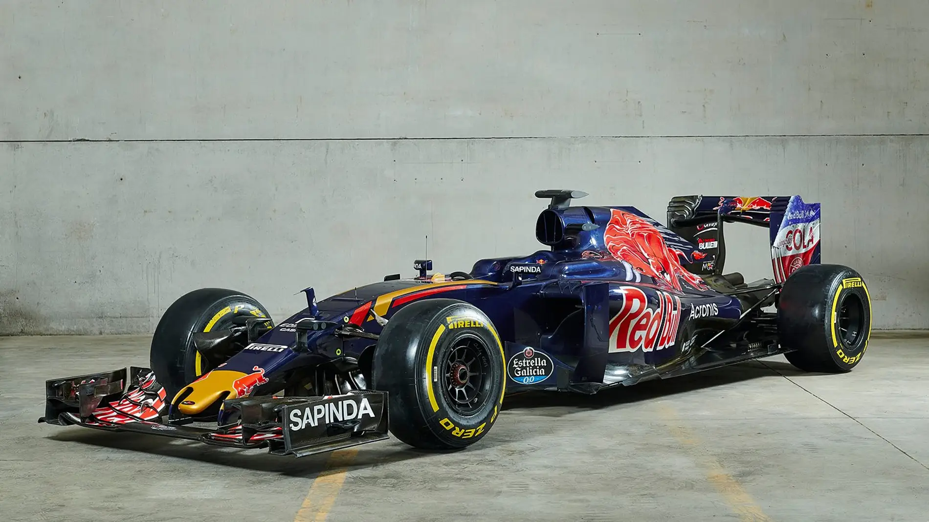 AlphaTauri subasta el Toro Rosso F1 de 2016 de Max Verstappen y Carlos Sainz 