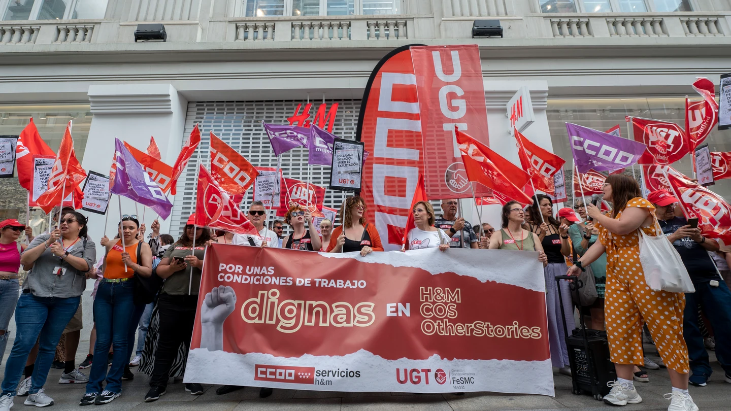Los sindicatos desconvocan la huelga en H&M tras acordar un incentivo de ventas y refuerzo en las tiendas Los sindicatos desconvocan la huelga en H&M tras acordar un incentivo de ventas y refuerzo en las tiendas