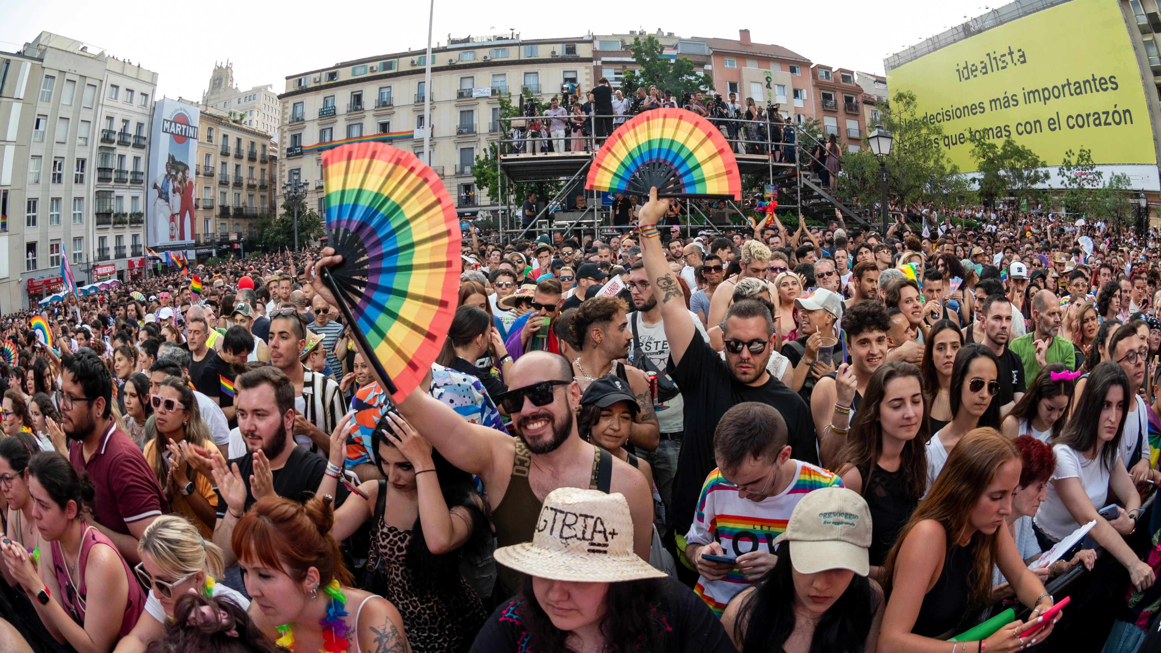 Asistentes al pregón de las Fiestas del Orgullo MADO 2023