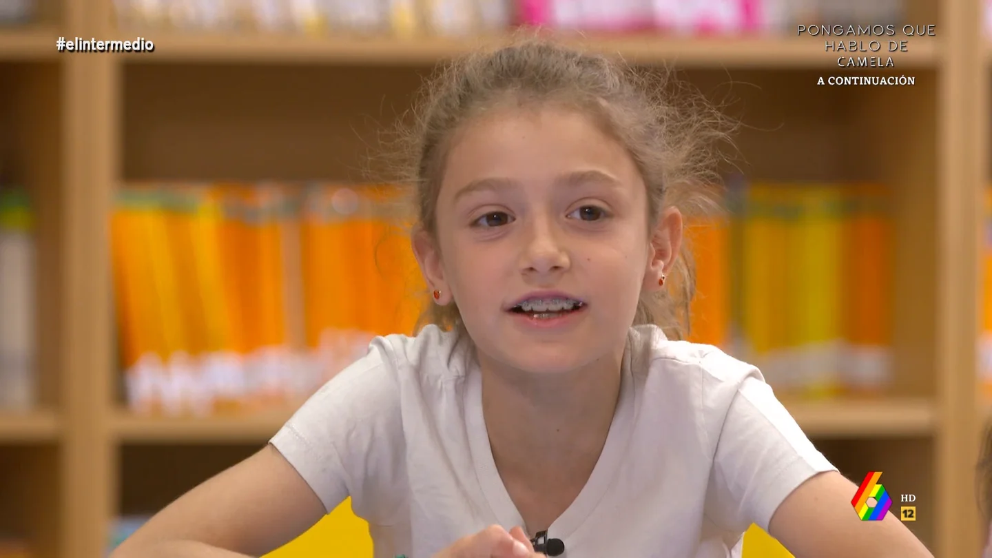 El mensaje de una niña al jefe de su madre en plena entrevista de Thais Villas Niños y niñas conversan con Thais Villas sobre hasta qué punto echarán de menos a sus compañeros y profesores este verano. En este vídeo también opinan sobre que sus padres tengan menos vacaciones que ellos y mandan un mensaje a sus jefes.