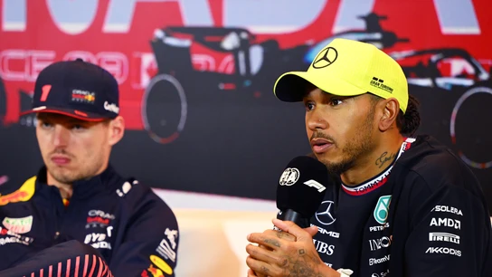 Hamilton pide a la FIA que intervenga en el dominio de Red Bull... Y Verstappen le responde Hamilton pide a la FIA que intervenga en el dominio de Red Bull... Y Verstappen le responde