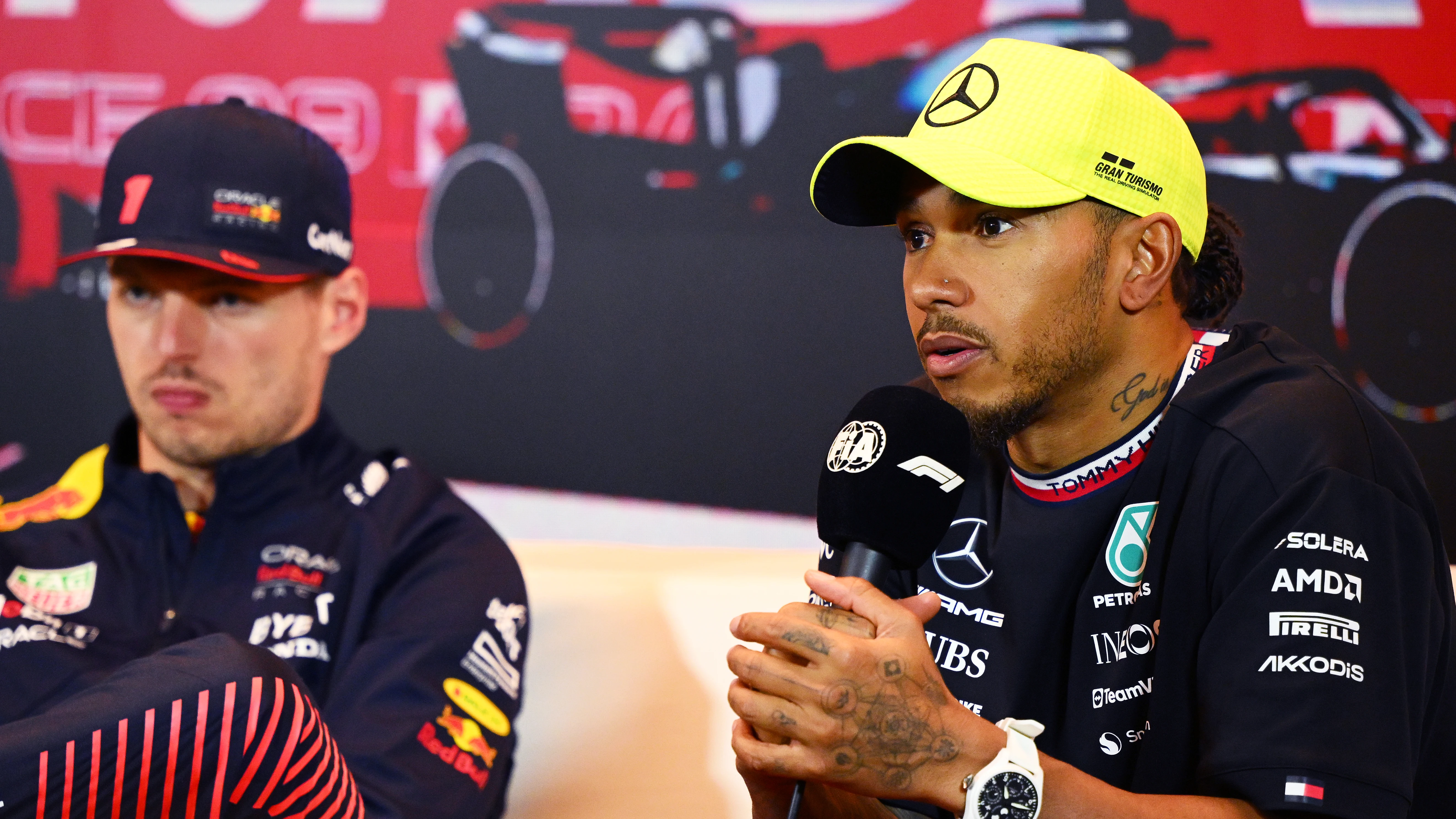 Hamilton pide a la FIA que intervenga en el dominio de Red Bull... Y Verstappen le responde