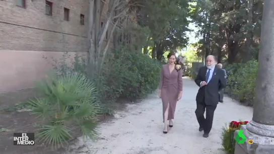 Vídeo manipulado - La reacción de Isabel Díaz Ayuso cuando le empiezan a recitar un poema Vídeo manipulado - La reacción de Isabel Díaz Ayuso cuando le empiezan a recitar un poema