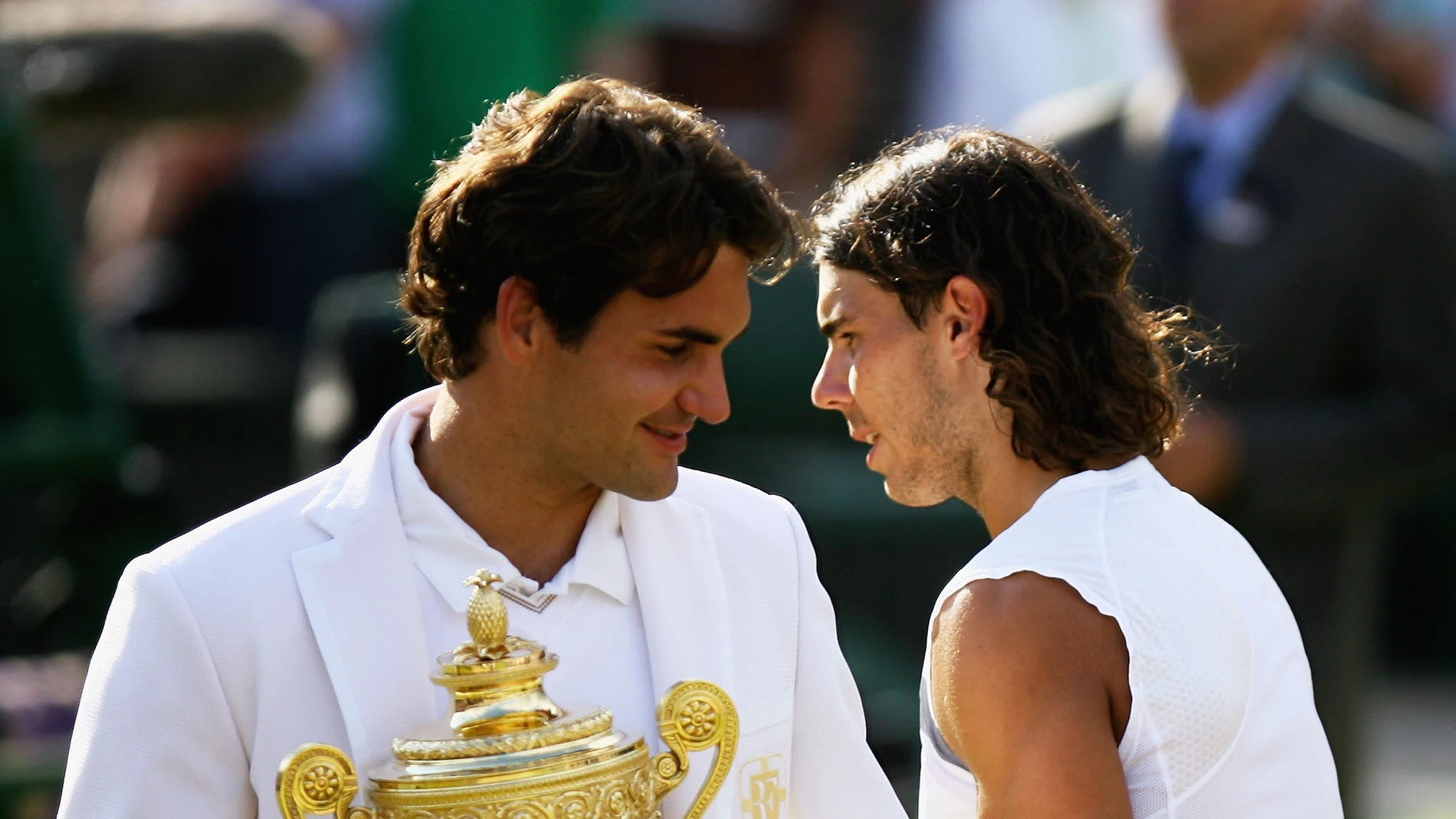 El &quot;embarazoso momento&quot; de Federer en la final de Wimbledon 2007 nate Rafa Nadal