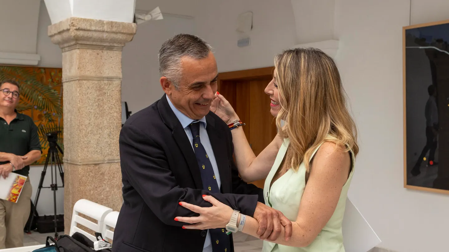 En la imagen, María Guardiola y el candidato de Vox a la Presidencia de la Junta, Ángel Pelayo Gordillo. En la imagen, María Guardiola y el candidato de Vox a la Presidencia de la Junta, Ángel Pelayo Gordillo.