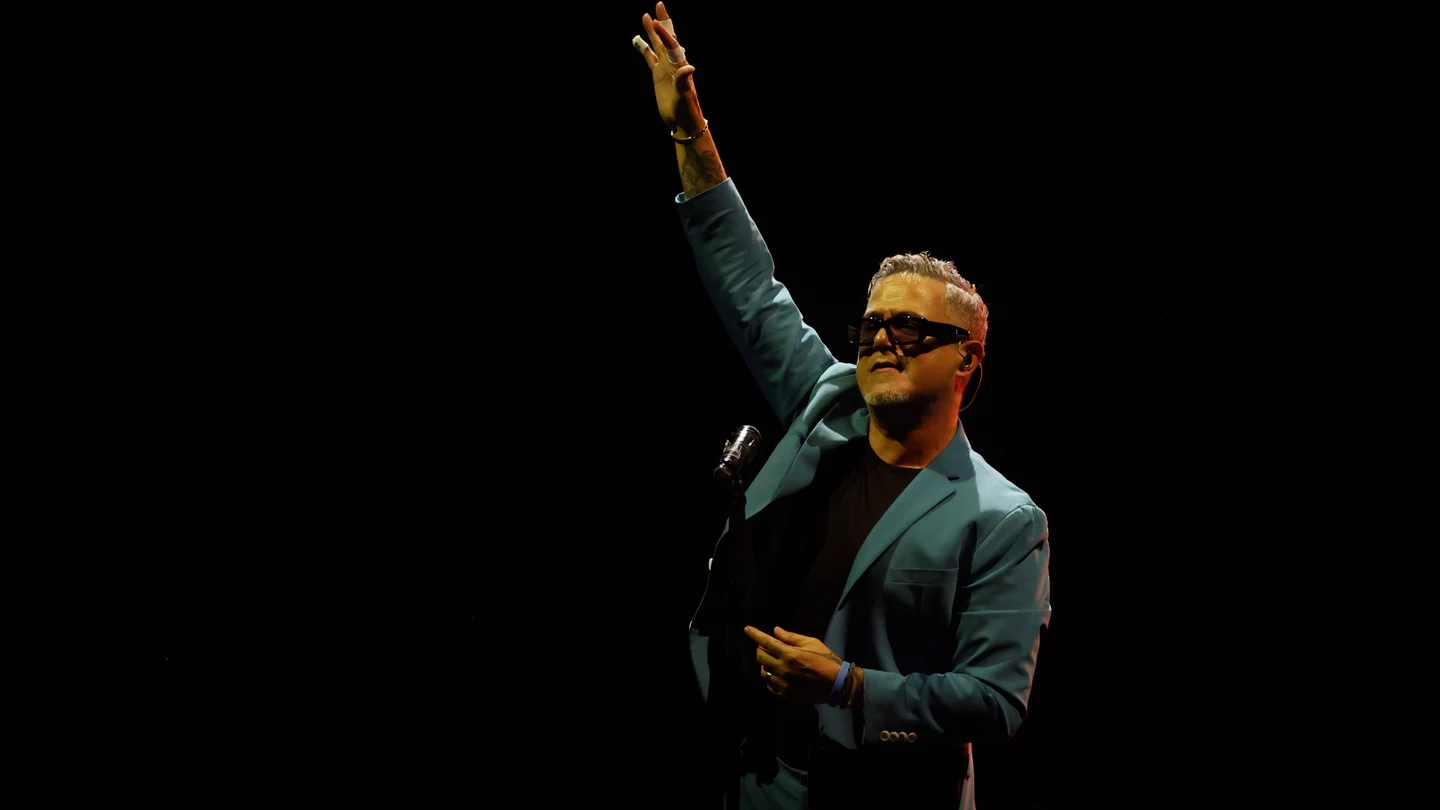 Alejandro Sanz conquista Madrid con 'SANZ en Vivo' en una noche de sorpresas y estrellas: desde su hija Alma hasta Dani Martín Alejandro Sanz conquista Madrid con 'SANZ en Vivo' en una noche de sorpresas y estrellas: desde su hija Alma hasta Dani Martín