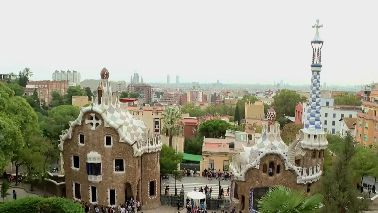 laSexta Columna recupera el 'free tour' que realizó por algunos edificios emblemáticos de Barcelona cuyo pasado los relaciona directamente con la venta de esclavos. Las tres paradas principales y el análisis de los historiadores, en este vídeo.