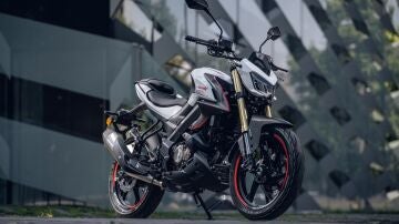 Es china, pero probablemente sea la moto “naked” de 125 cc con la mejor relación entre precio y equipamiento