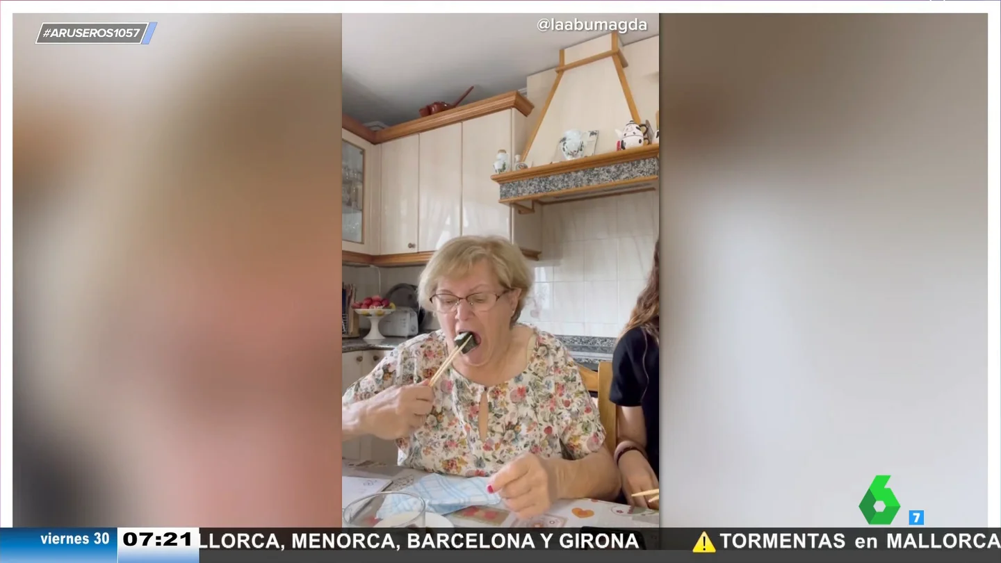 La reacción de una abuela gallega cuando su nieta la obliga a comer sushi: "Que me perdone la cultura china" La reacción de una abuela gallega cuando su nieta la obliga a comer sushi: "Que me perdone la cultura china"