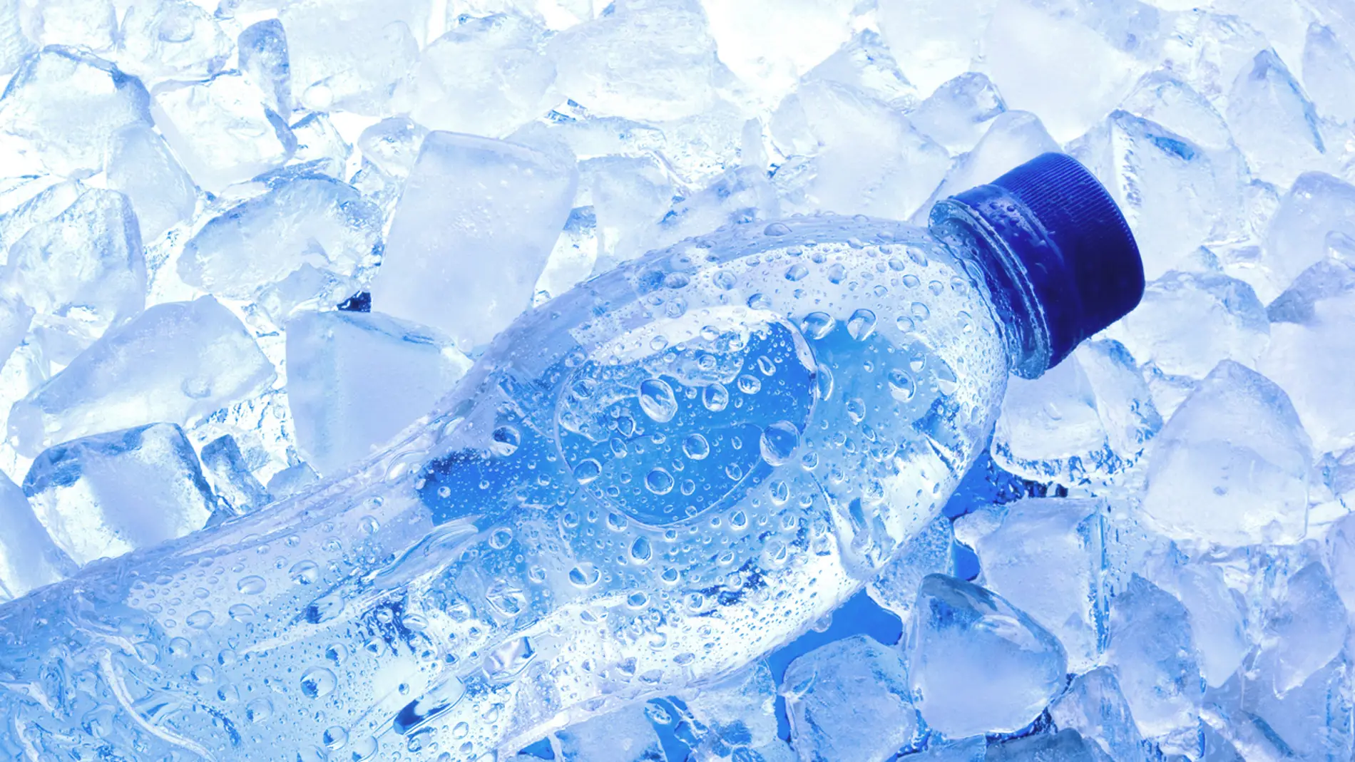 Botella de agua congelada 