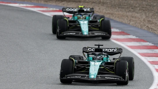Los dos Aston Martin de Stroll y de Alonso Los dos Aston Martin de Stroll y de Alonso