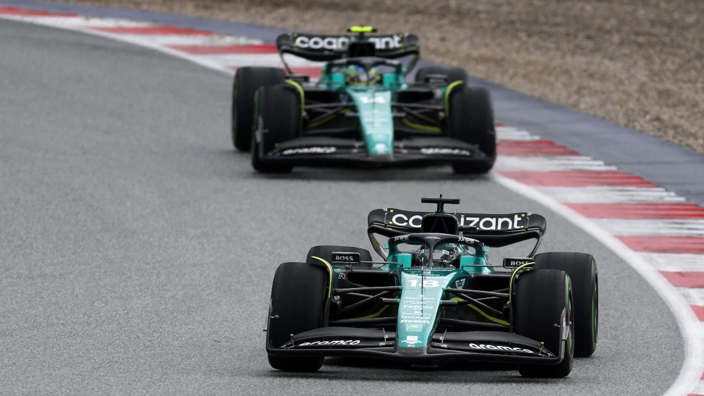 Los dos Aston Martin de Stroll y de Alonso Los dos Aston Martin de Stroll y de Alonso