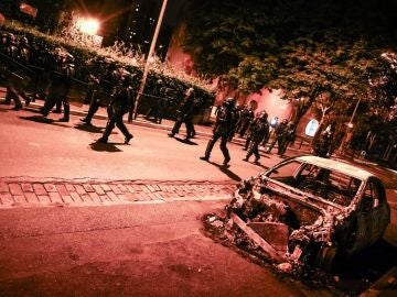The fourth night of riots in France leaves nearly a thousand arrests and 79 police officers injured