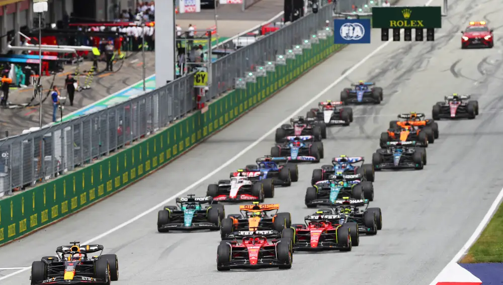 Verstappen contuvo a los Ferrari en la salida