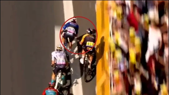 Lio tremendo en la primera sprint del Tour de Francia: victoria de Philipsen con polémica Lio tremendo en la primera sprint del Tour de Francia: victoria de Philipsen con polémica