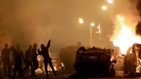 Momento de la sexta noche de disturbios en Francia