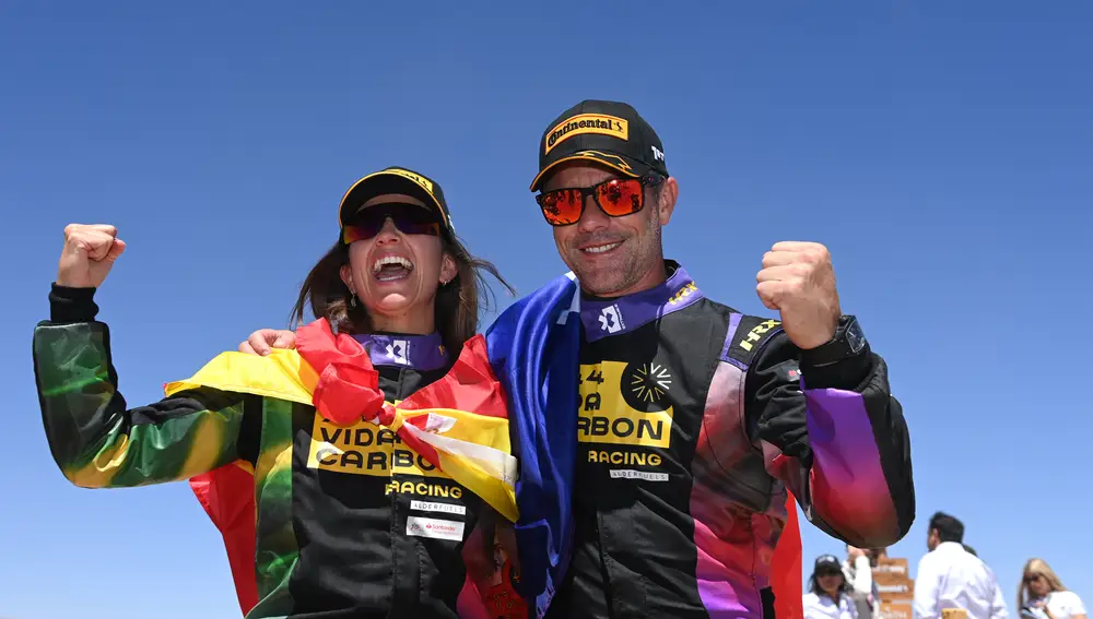 Cristina Gutiérrez y Sébastien Loeb celebran el título del Extreme E