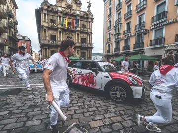 Así son los 'SanferMini 2023': segundo encierro del utilitario británico por las calles de Pamplona Así son los 'SanferMini 2023': segundo encierro del utilitario británico por las calles de Pamplona