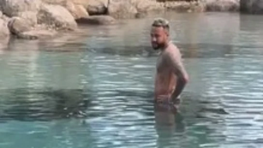 "La multa millonaria a Neymar por hacer un lago ilegal" "La multa millonaria a Neymar por hacer un lago ilegal"