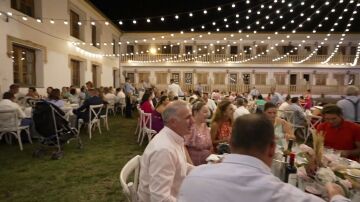 Así debería ser el catering de tu boda: Alberto Chicote asiste personalmente a una jornada de trabajo en un banquete