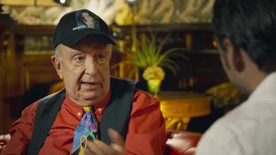 Así fue el encuentro entre el periodista Carlos Ferrando y Pedro Almodóvar en un concierto de McNamara: "Fabio me meó encima" Así fue el encuentro entre el periodista Carlos Ferrando y Pedro Almodóvar en un concierto de McNamara: "Fabio me meó encima"