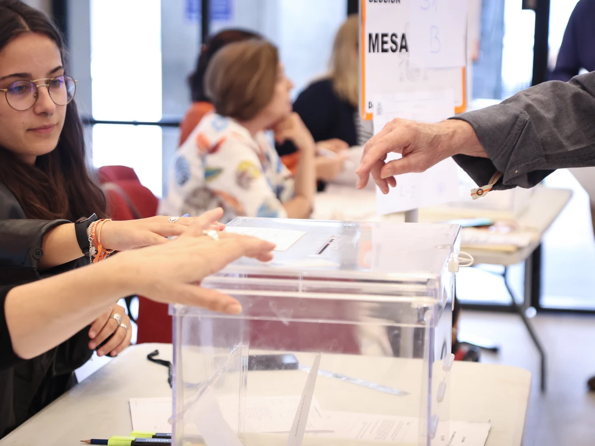 Hasta qué hora se puede votar hoy y cuál es el horario de los colegios electorales este 23J