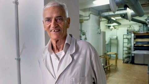 Angelo Arrigoni en la conocida como "panadería de los papas"