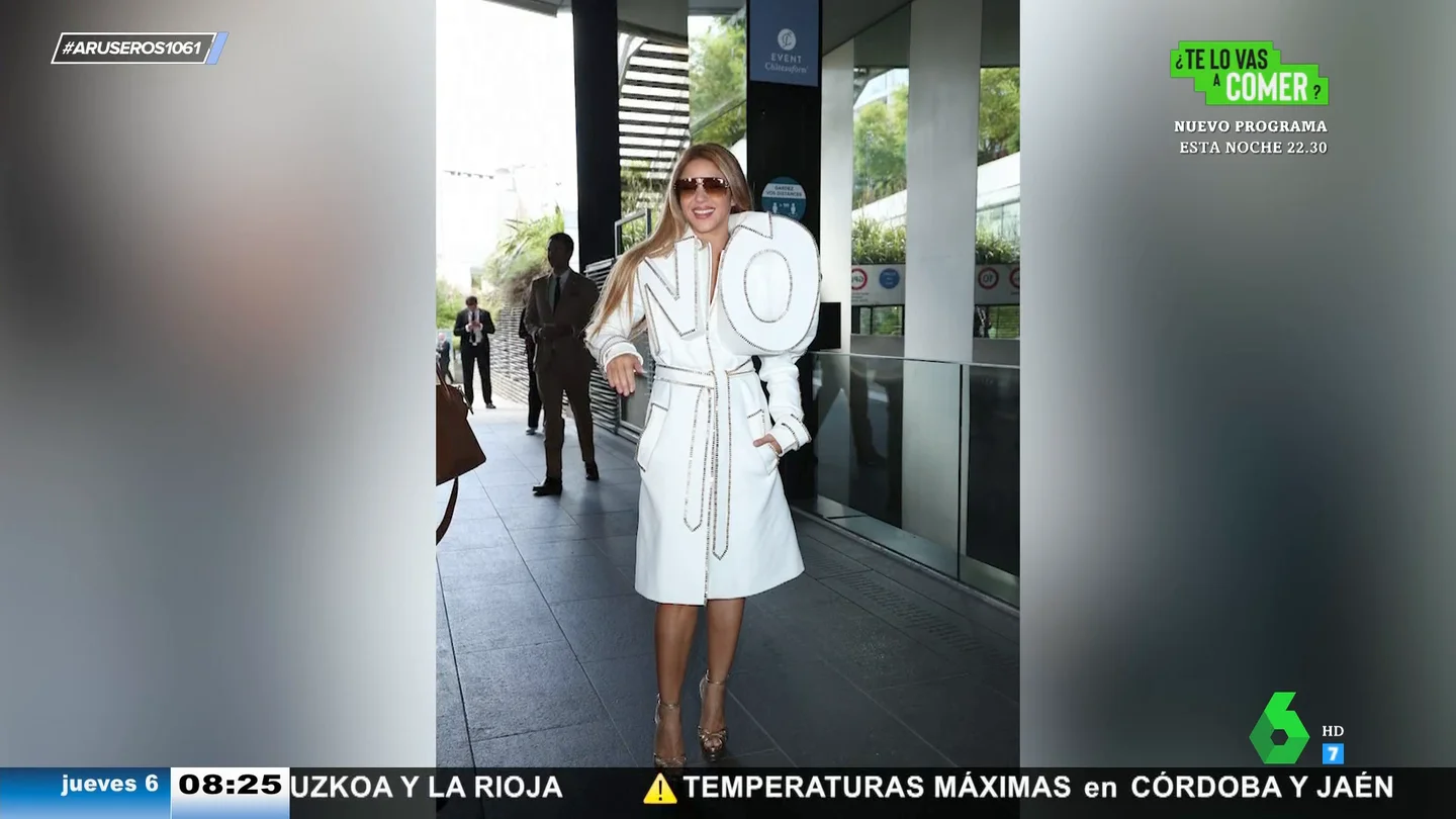 Así es el vestido viral de Shakira con un gran 'no' que Jennifer Lopez ya llevó en uno de sus videoclips Así es el vestido viral de Shakira con un gran 'no' que Jennifer Lopez ya llevó en uno de sus videoclips