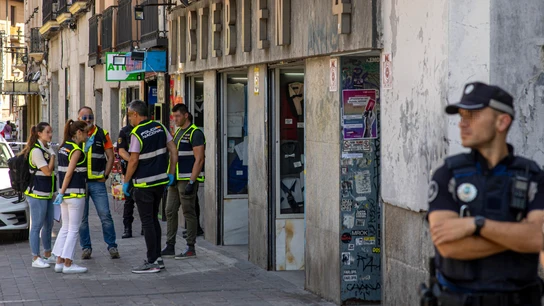 Agentes de la Policía Nacional investigan el homicidio en Tirso de Molina. Agentes de la Policía Nacional investigan el homicidio en Tirso de Molina.