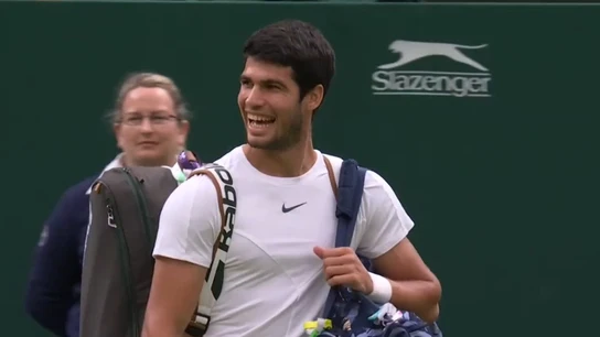 La graciosa reacción de Alcaraz tras el despiste de su rival La graciosa reacción de Alcaraz tras el despiste de su rival