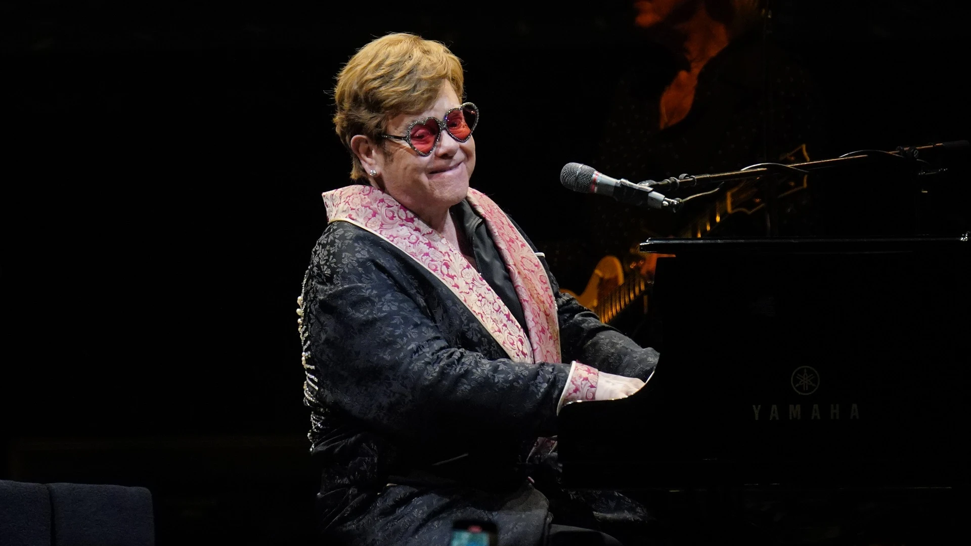 Elton John durante su último concierto en Estocolmo.