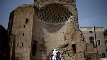 La "Venus de los trapos" de Michelangelo Pistoletto destruida por un incendio en Nápoles
